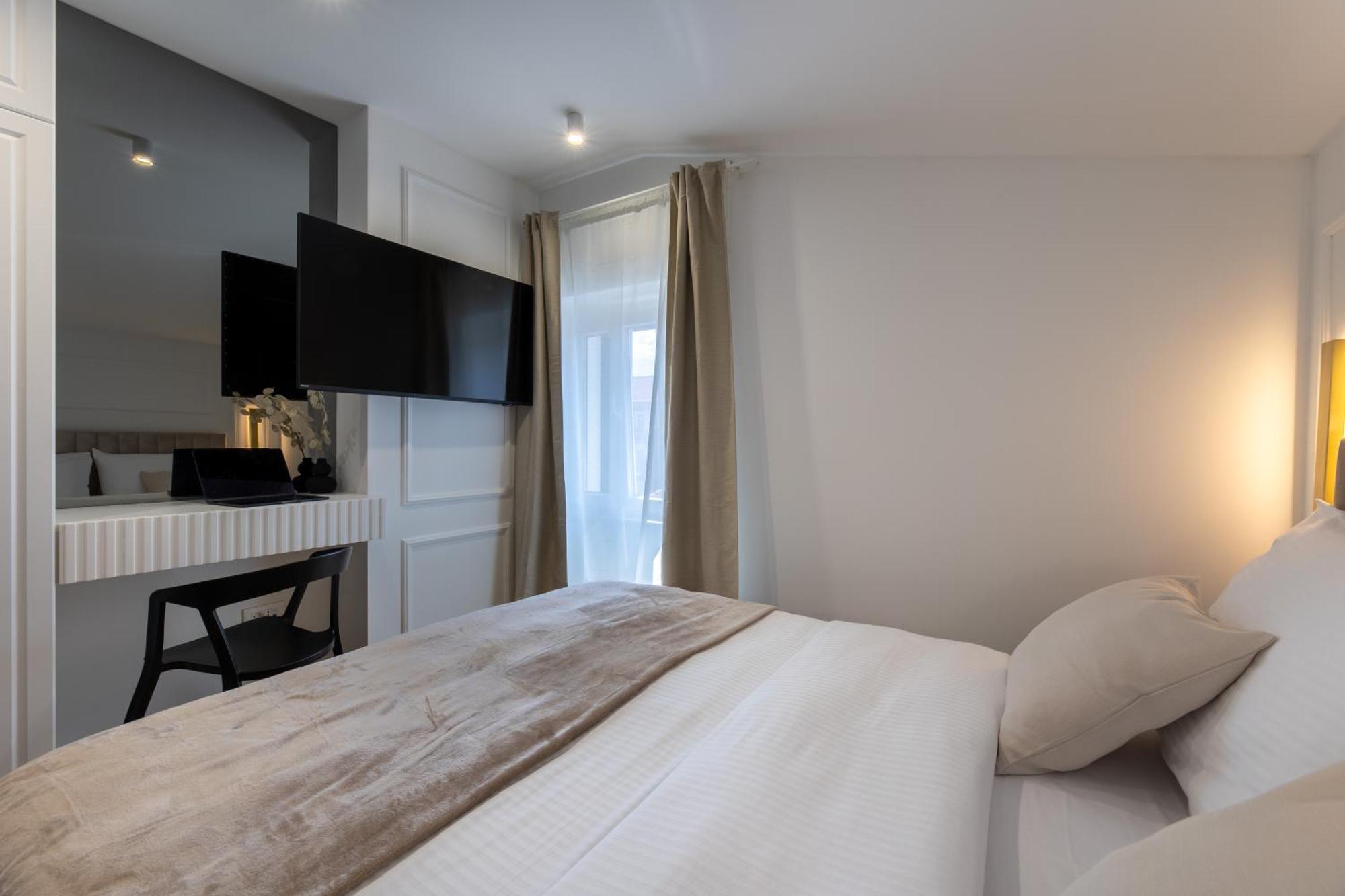 Palace Luxury Suites Сплит Экстерьер фото